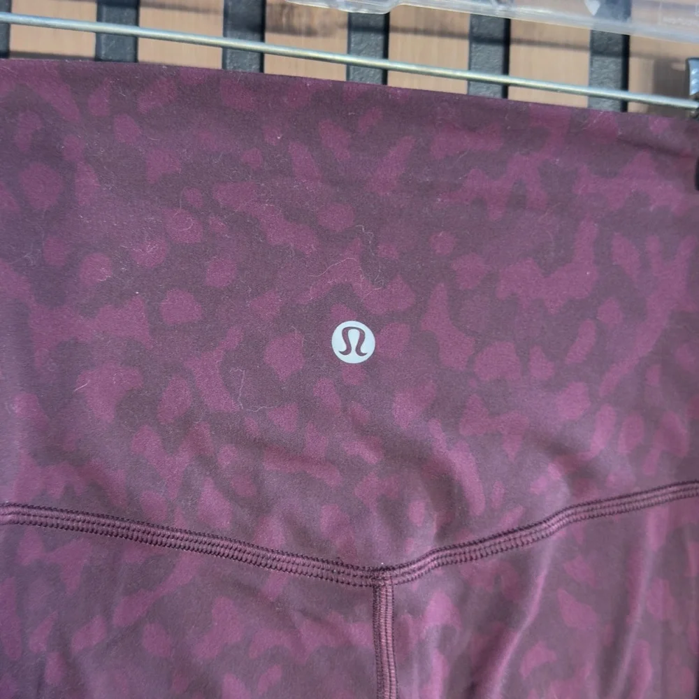 Lululemon Women's‎ Burgundy Patterned Leggings Sz 2